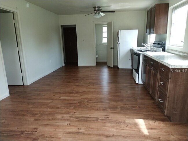 Foto del edificio - 829 Lime Ave