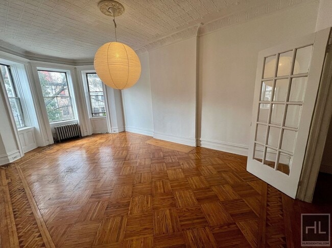 Building Photo - 2.5BR 1BA Crown Heights Limestone Parlor L...