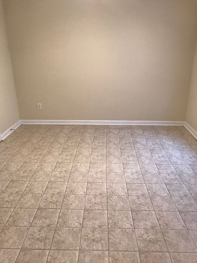 Building Photo - Beautiful Total Electric 3 Bedroom 2.5 Bath Townhome