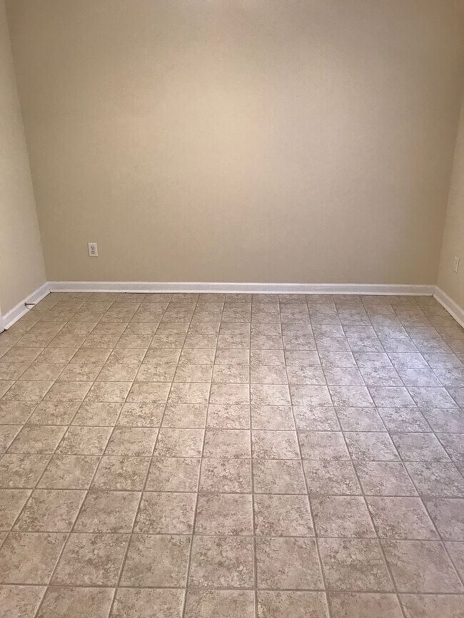 Foto del edificio - Beautiful Total Electric 3 Bedroom 2.5 Bath Townhome