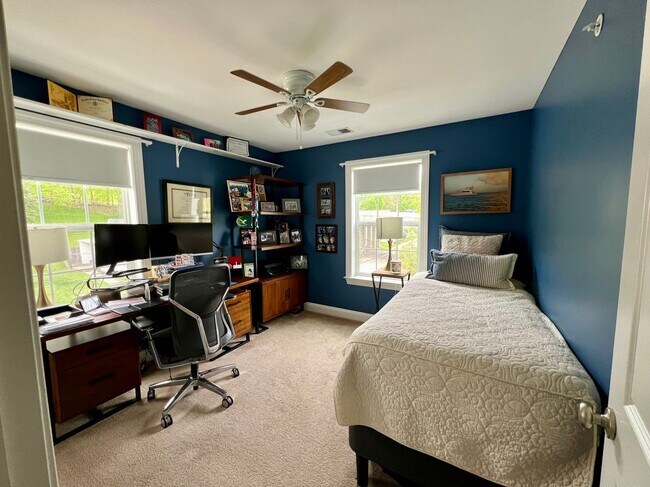 Foto del edificio - 150 Moorehead Ave