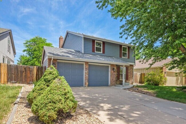 Foto del edificio - Spacious 4BR Home with Finished Basement, Private Yard & Community Amenities