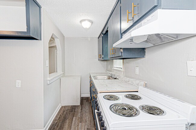 Building Photo - 824 Winston Rd