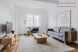 Building Photo - 300 E 57th St