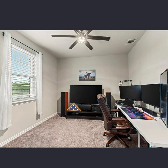 Foto del edificio - 3912 Burks Ct
