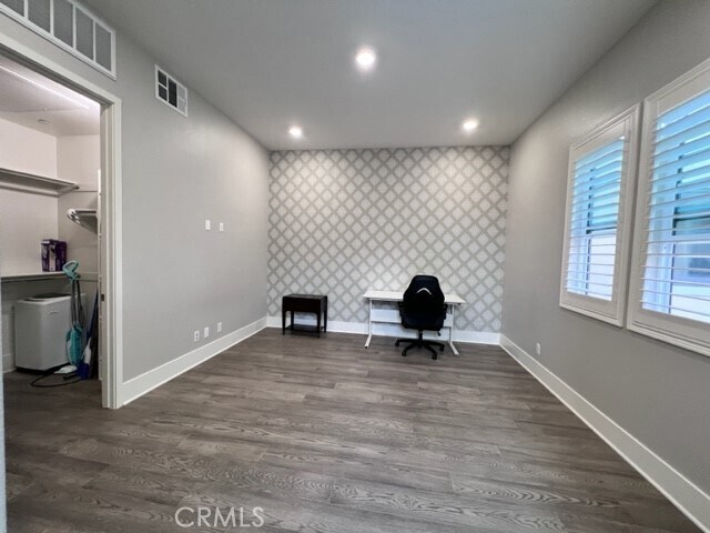 Building Photo - 76 Bellatrix