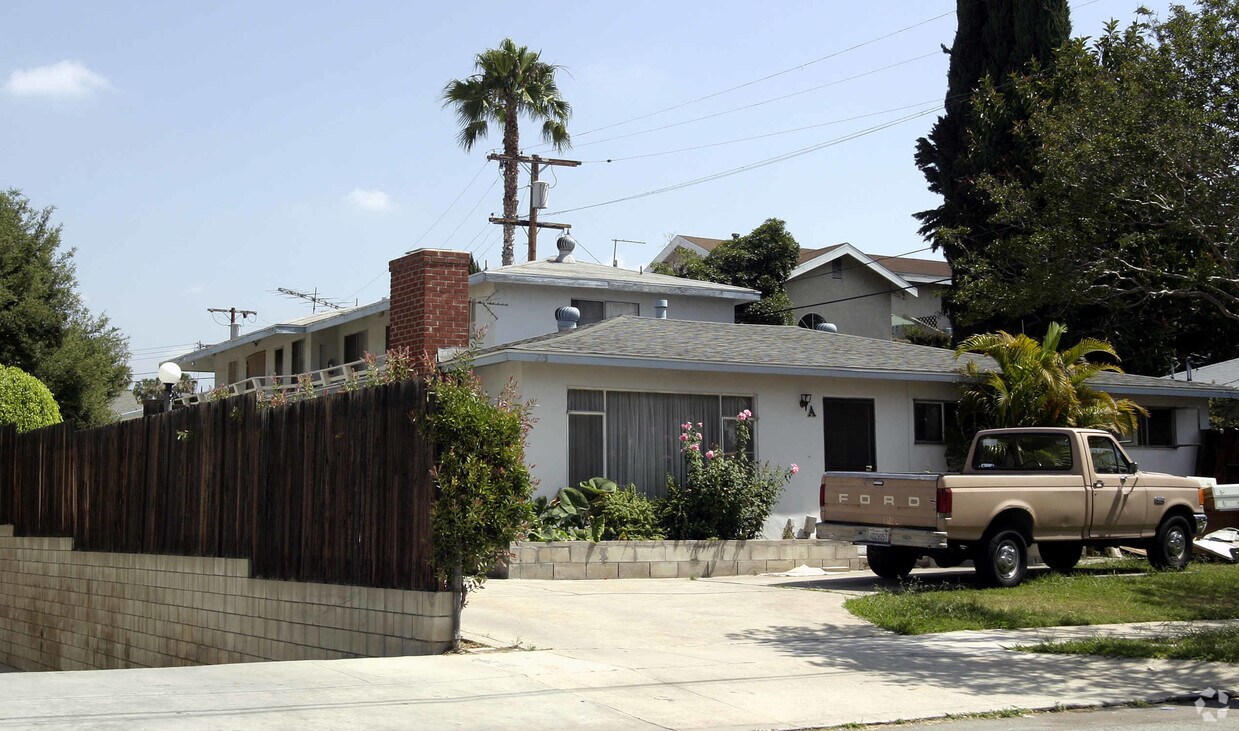 Primary Photo - 215-217 W Linda Vista Ave