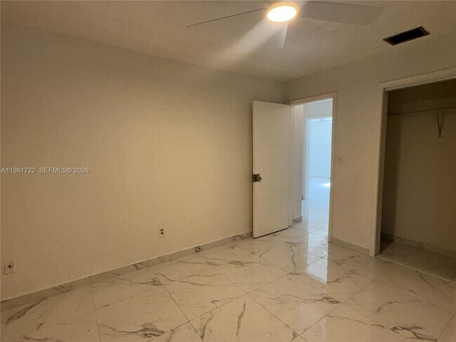 Foto del edificio - 2752 SW 25th Ter