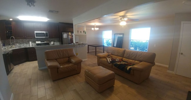 Building Photo - 4818 Cambray Dr