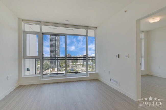 Building Photo - 1 Bed, 1 Bath Condo for rent in Surrey Central!