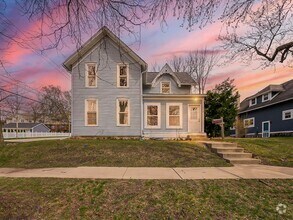 Building Photo - 654 Hickory St