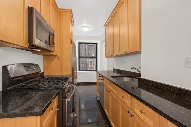KITCHEN - 34 E 67th