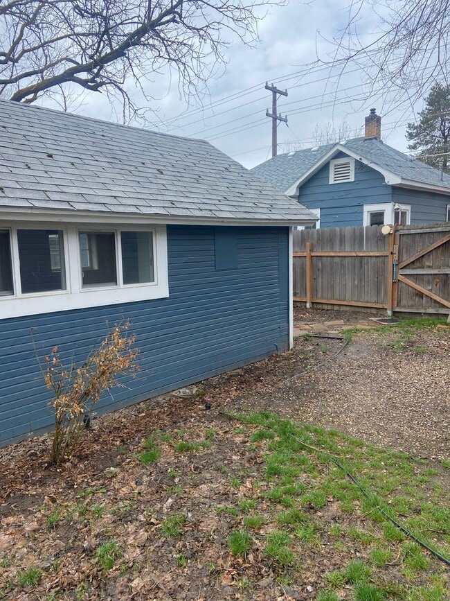 Building Photo - Beautiful Cottage  Studio in desirable NW ...