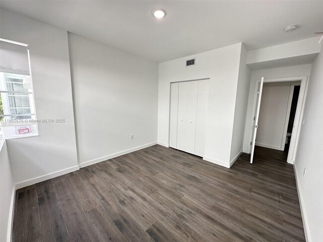 Building Photo - 1570 Euclid Ave