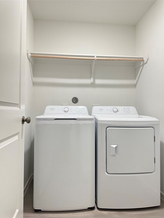 Foto del edificio - 229 Douglas Hls Dr