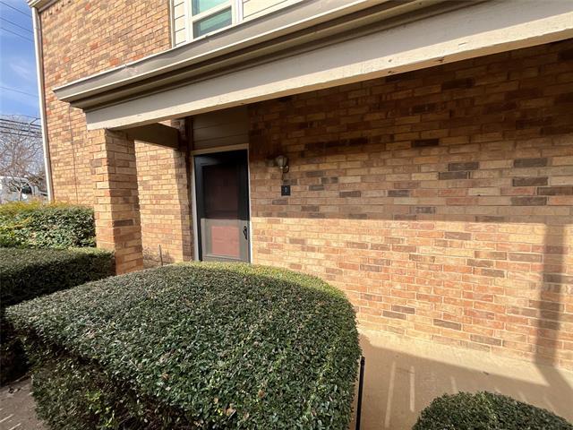 Building Photo - 2331 N Davis Dr