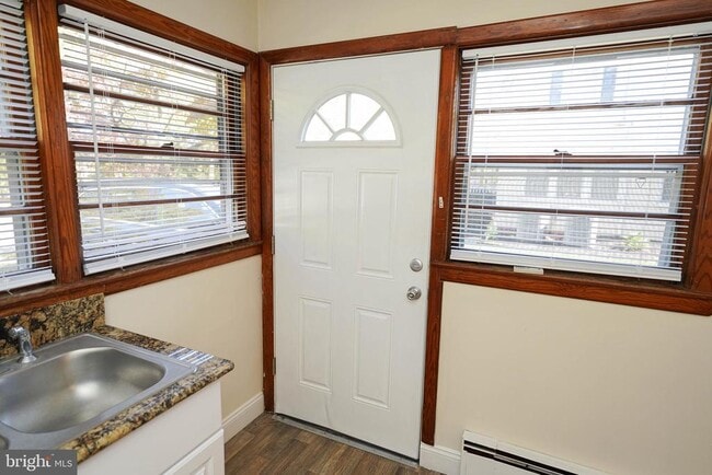 Foto del edificio - 512 S Park Dr