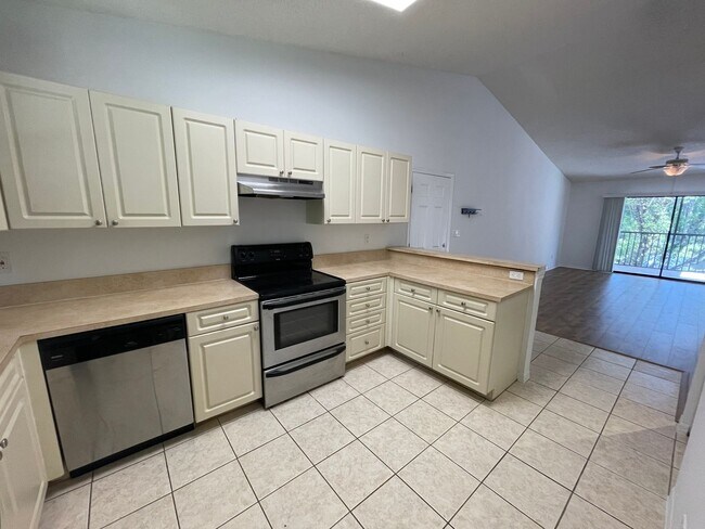 Foto del edificio - 2178 Arbour Walk Cir