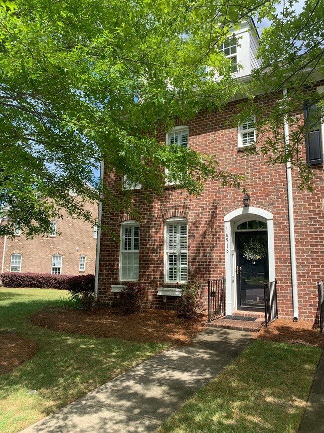 Building Photo - 16918 Summers Walk Blvd
