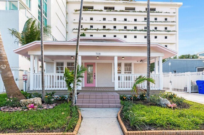 Building Photo - 708 NE 26th St