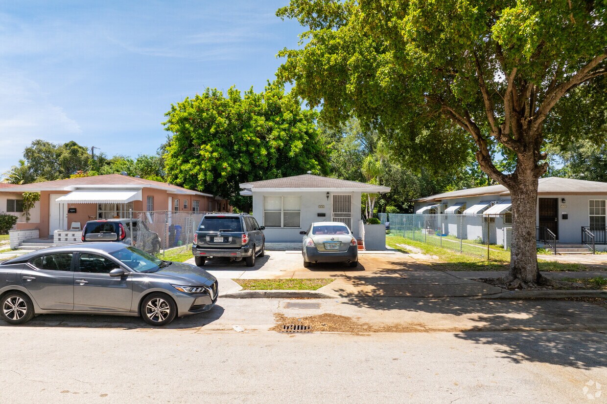 Building Photo - 772 NW 52nd St