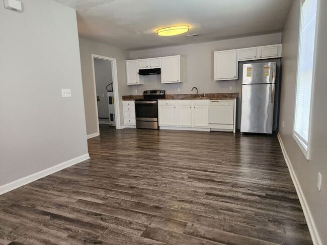 Building Photo - All Electric 1 Bedroom 1 Bathroom- WATER Flat Rate $50