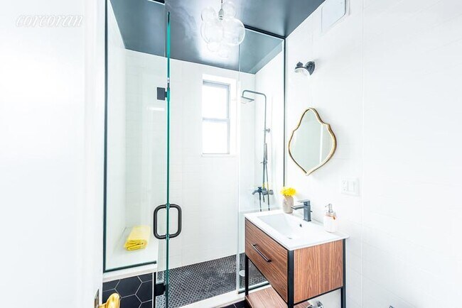Foto del edificio - 645 E 26th St