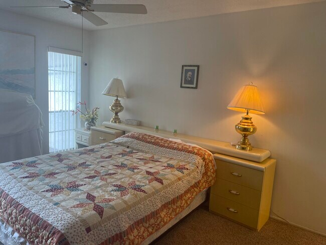 Foto del edificio - 4 W Greenway Dr