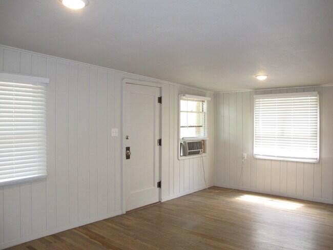 Foto del edificio - 2501 Monument Rd