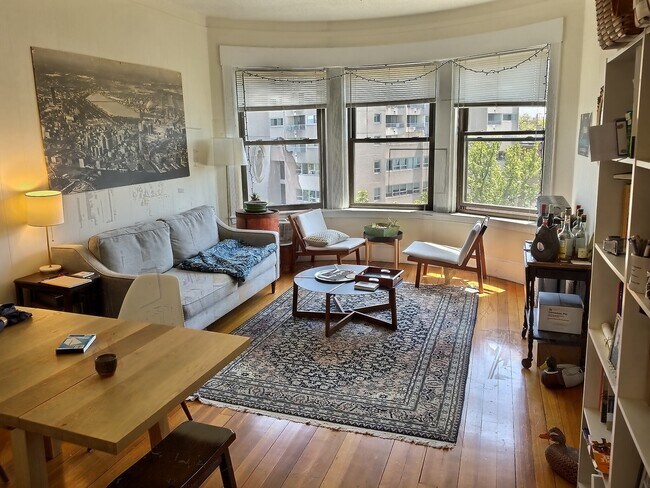 Foto del edificio - 1382 Beacon St