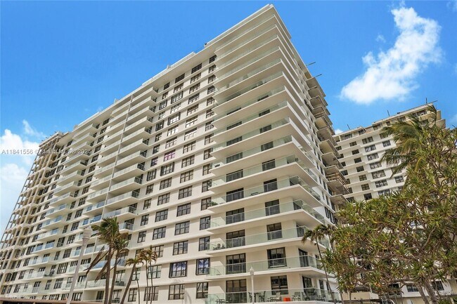 Foto del edificio - 9801 Collins Ave
