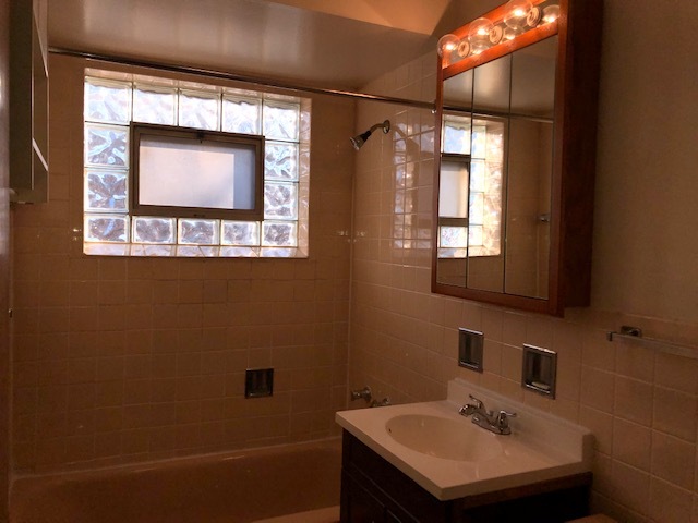 Bathroom - 1860 Parkside Dr