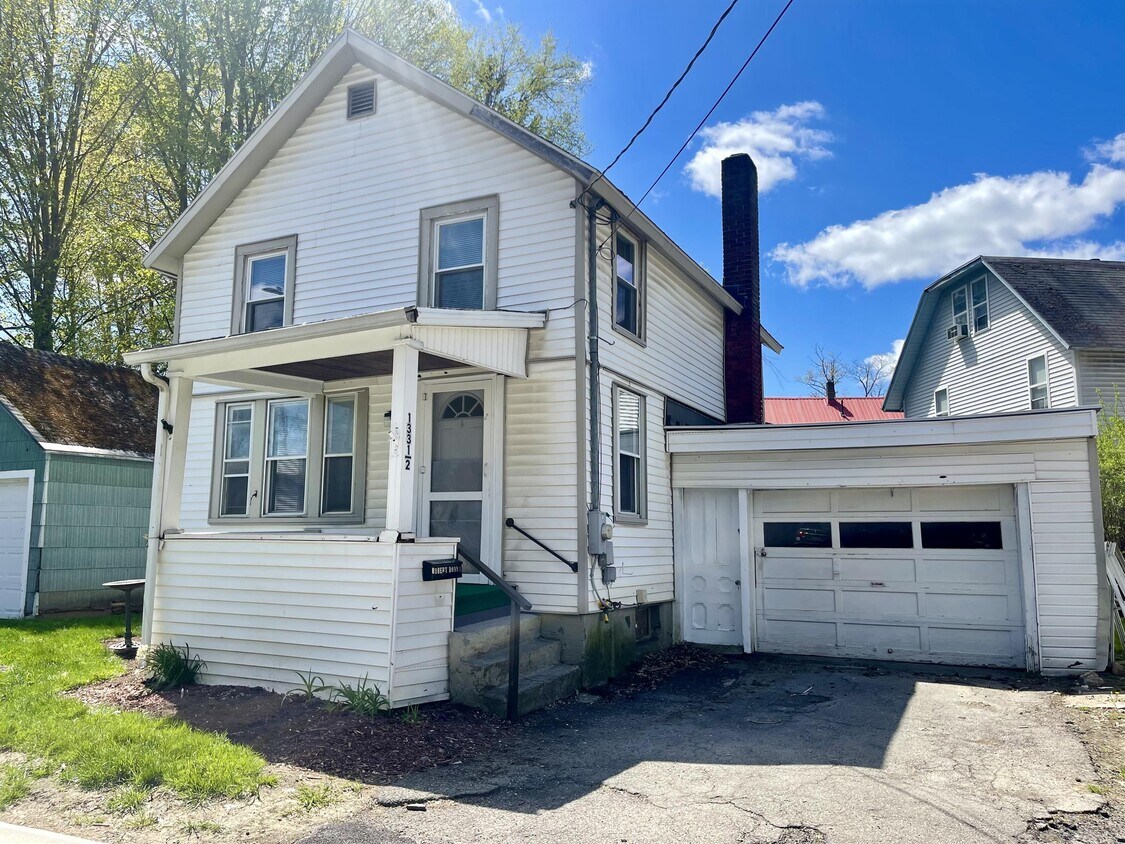 Foto principal - 133 1/2 Clinton Ave