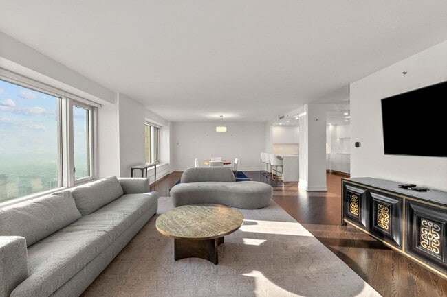 Building Photo - 132 E Delaware Pl