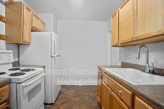 Building Photo - 2523 Miller Park Cir