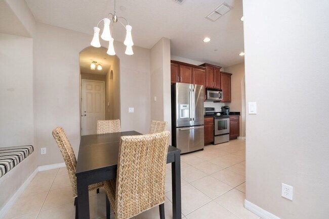 Foto del edificio - Large, Executive style 3/2.5 Lakefront/POOL Home in East Park of Lake Nona