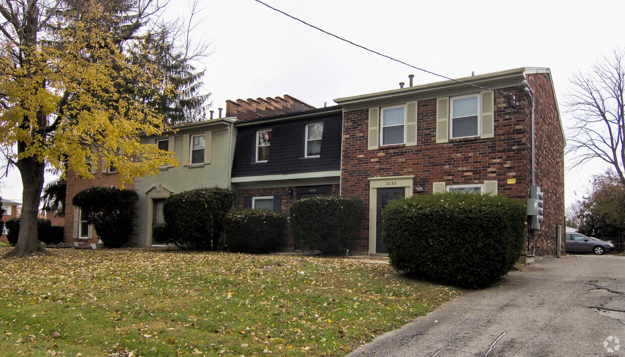 3229 Orchard Manor Cir, Louisville, KY 40220 Apartments in Louisville