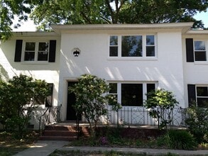 Building Photo - 1530 W Little Creek Rd