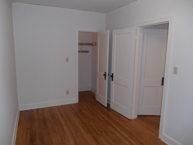 Building Photo - 934 Grand Ave