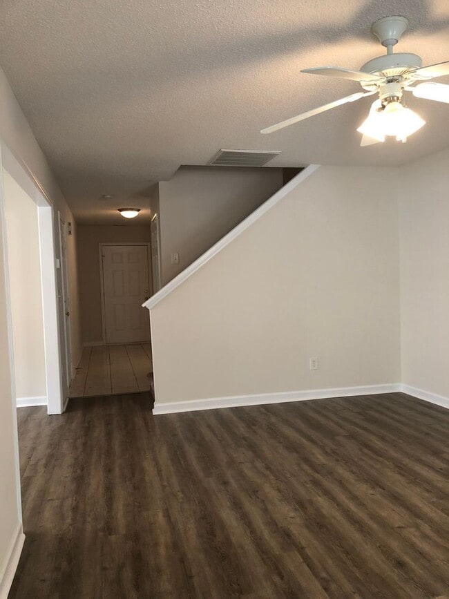 Building Photo - Available for immediate move in - Gorgeous...