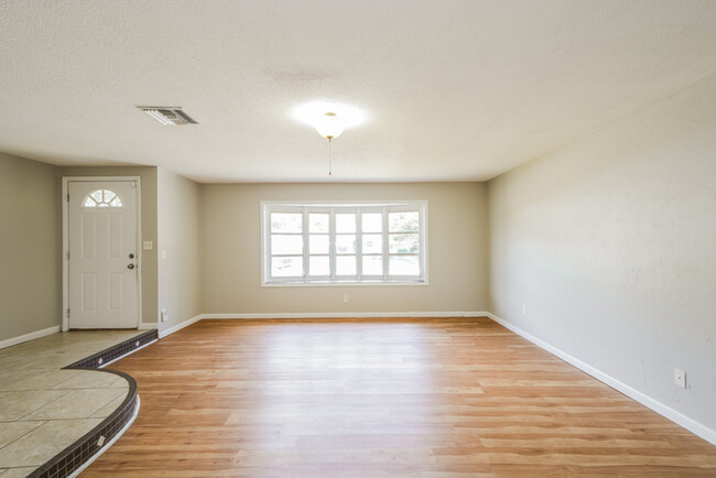 Foto del edificio - 3 Bedroom in Safety Harbor, FL