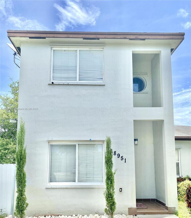 Foto principal - 18951 SW 113th Pl