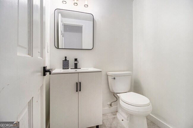 Foto del edificio - 8212 Lullwater Ct