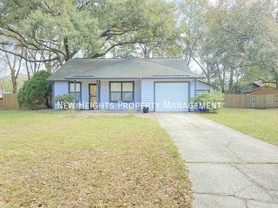 Foto principal - Unique 2 Bedroom with HUGE Sunroom!