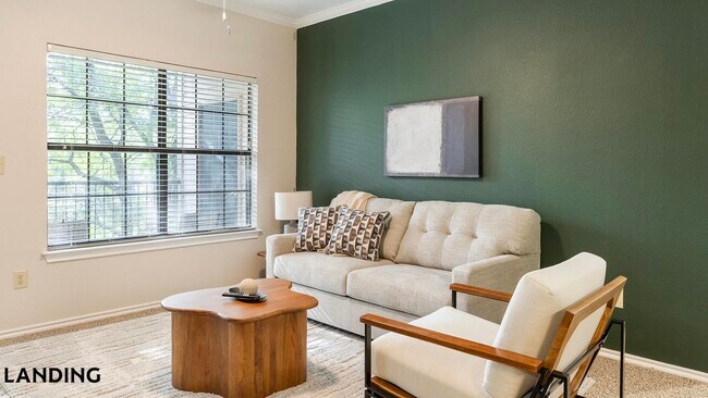 Foto del edificio - 165 Forestbrook Dr