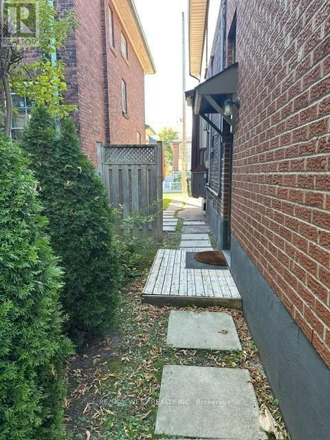 Photo du bâtiment - 563 Ossington Ave