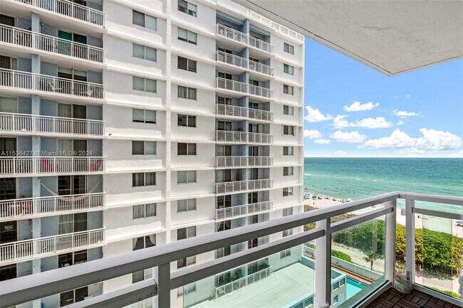 Foto del edificio - 6917 Collins Ave