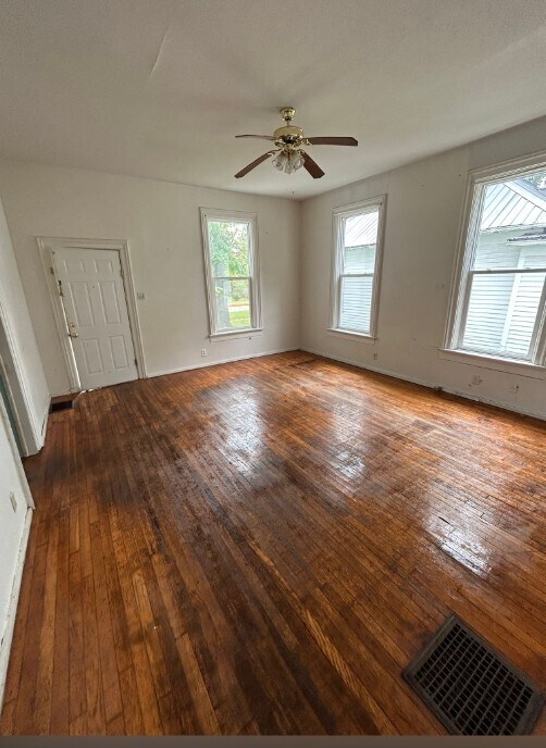 Foto del edificio - 406 N B St