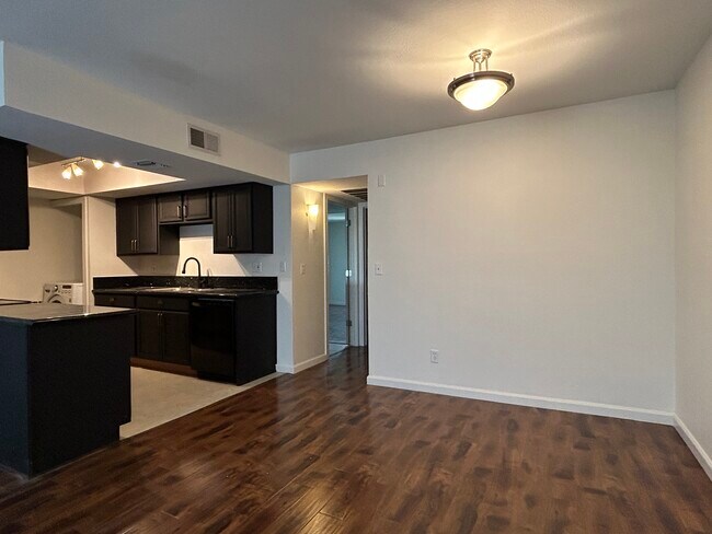 Foto del edificio - 740 W Elm St