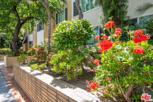 Building Photo - 1 br, 2 bath Condo - 165 N Swall Dr Apt 301